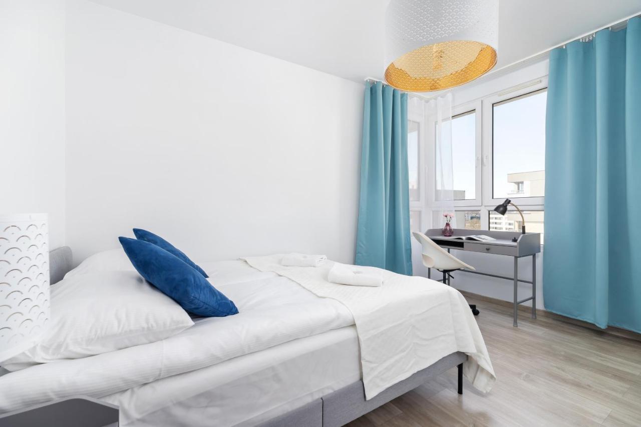 Avia Apartment Three Bedroom Two Balcony Ac & Parking By Noclegi Renters Kraków Zewnętrze zdjęcie