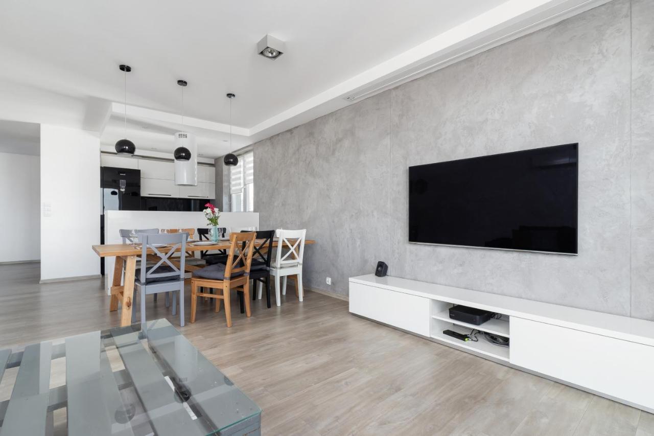 Avia Apartment Three Bedroom Two Balcony Ac & Parking By Noclegi Renters Kraków Zewnętrze zdjęcie