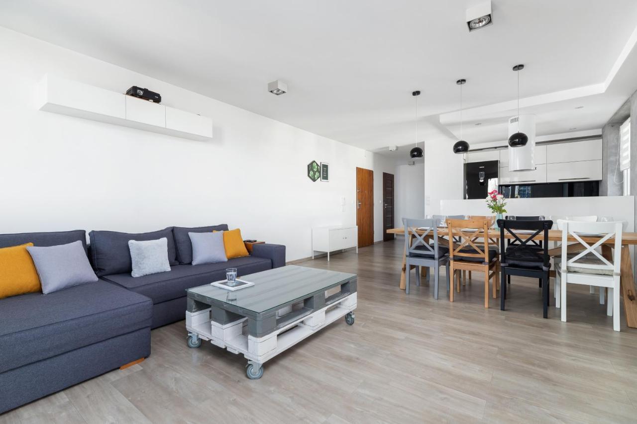 Avia Apartment Three Bedroom Two Balcony Ac & Parking By Noclegi Renters Kraków Zewnętrze zdjęcie
