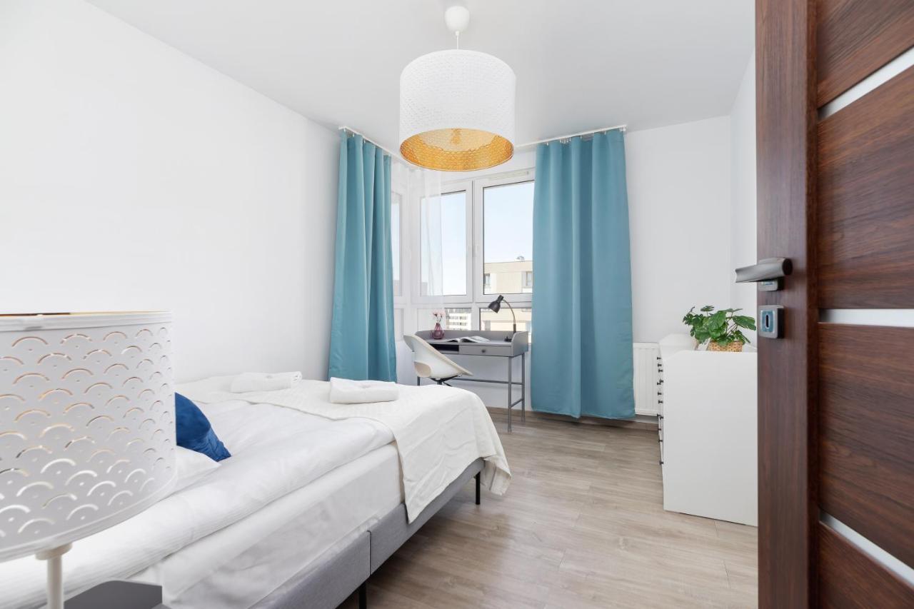 Avia Apartment Three Bedroom Two Balcony Ac & Parking By Noclegi Renters Kraków Zewnętrze zdjęcie
