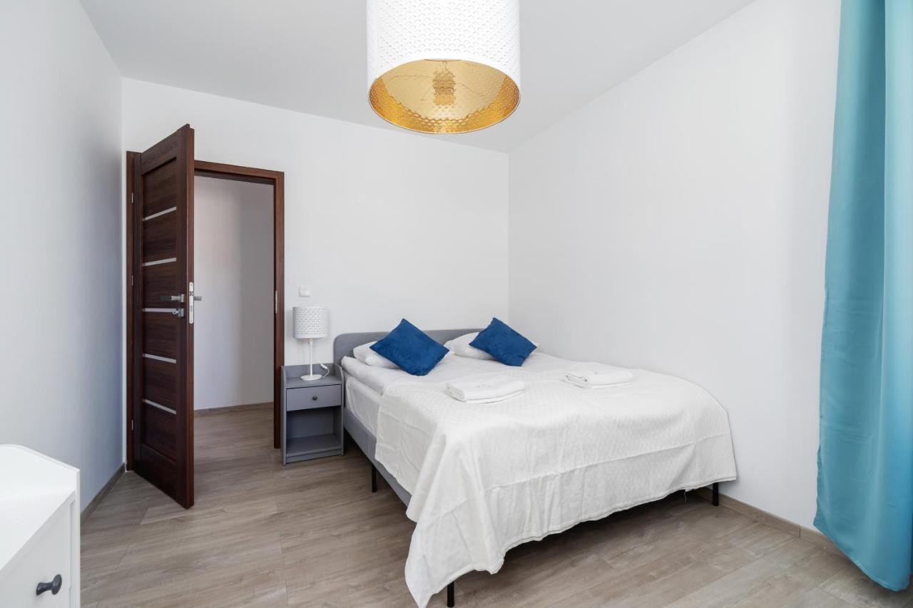 Avia Apartment Three Bedroom Two Balcony Ac & Parking By Noclegi Renters Kraków Zewnętrze zdjęcie