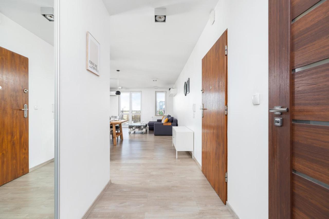 Avia Apartment Three Bedroom Two Balcony Ac & Parking By Noclegi Renters Kraków Zewnętrze zdjęcie