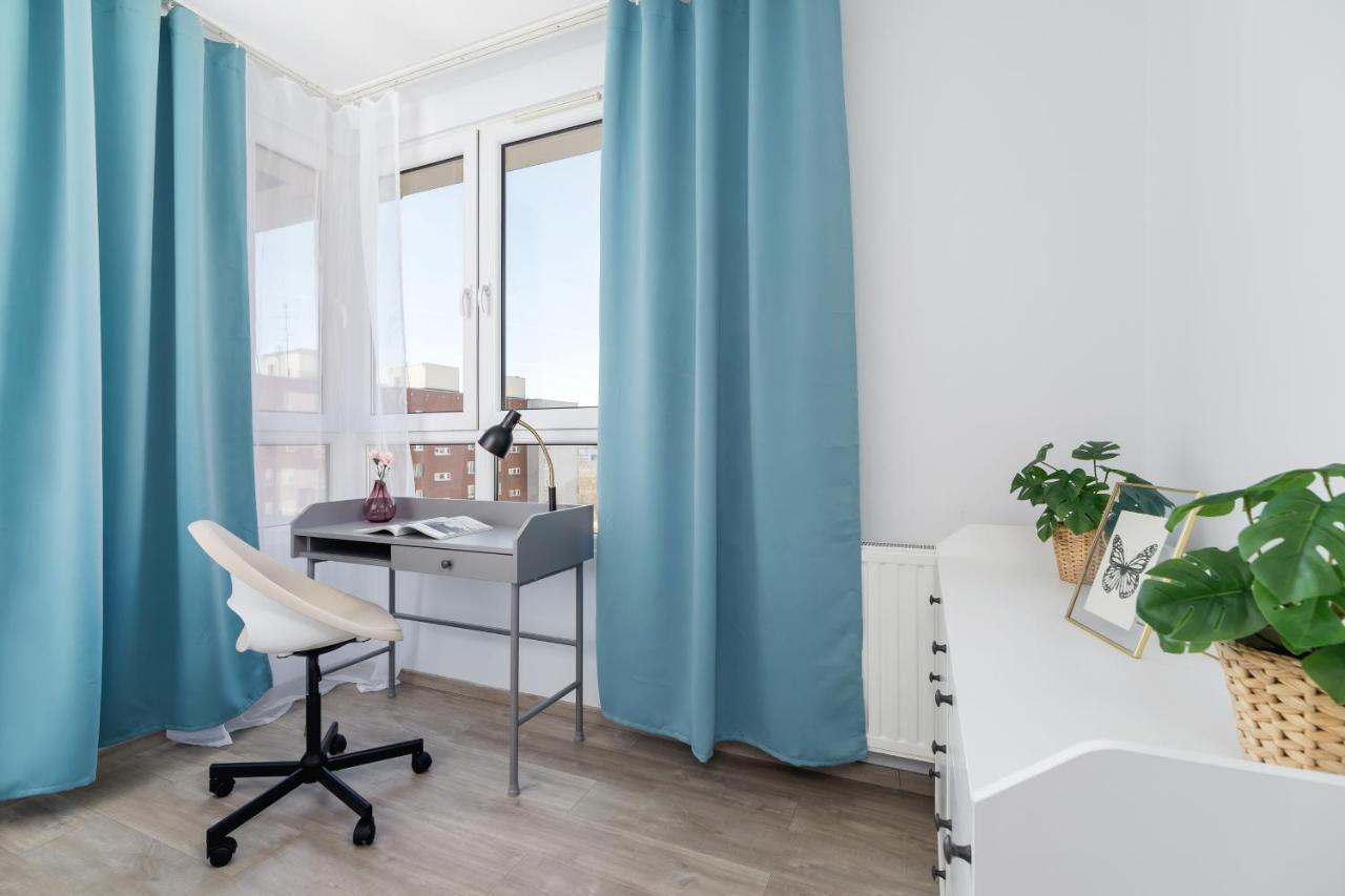 Avia Apartment Three Bedroom Two Balcony Ac & Parking By Noclegi Renters Kraków Zewnętrze zdjęcie