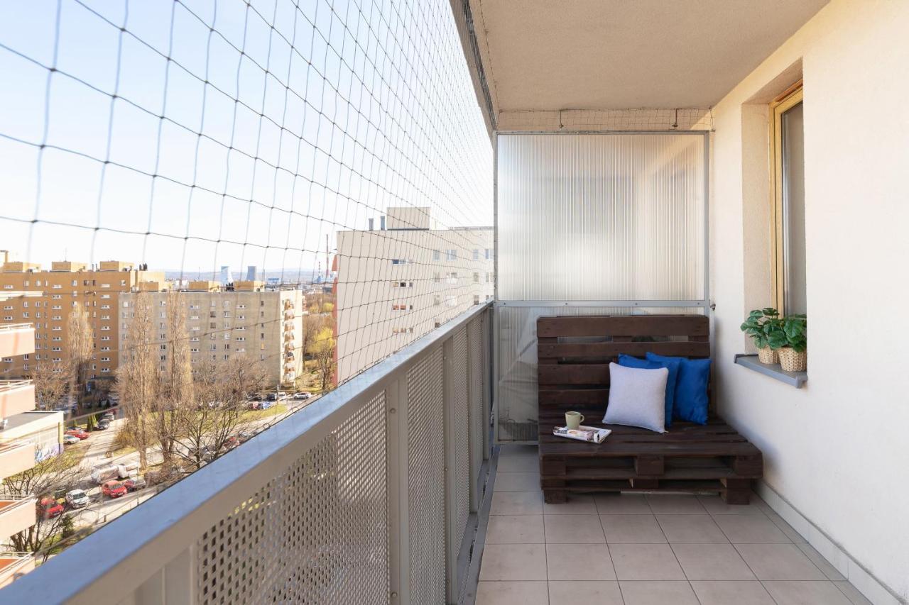 Avia Apartment Three Bedroom Two Balcony Ac & Parking By Noclegi Renters Kraków Zewnętrze zdjęcie