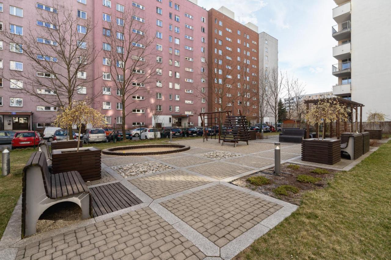 Avia Apartment Three Bedroom Two Balcony Ac & Parking By Noclegi Renters Kraków Zewnętrze zdjęcie